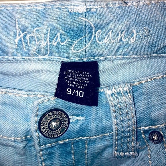 ARIYA Light Wash Straight Denim Jeans - Picture 4 of 7